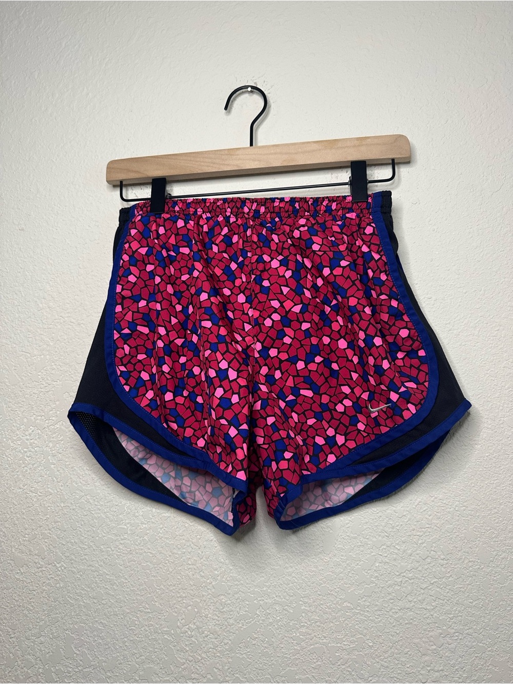 Nike Women’s Pink Mosaic Athletic Shorts Size Small